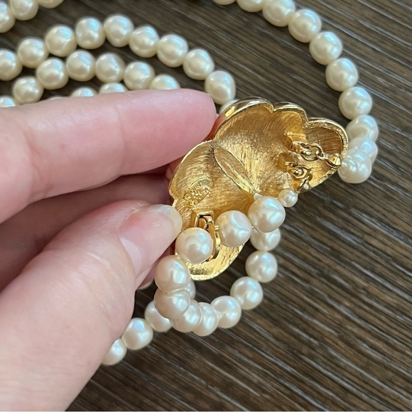 Kenneth Jay Lane for Avon vintage faux pearl necklace w butterfly enamel pendant - Picture 7 of 10